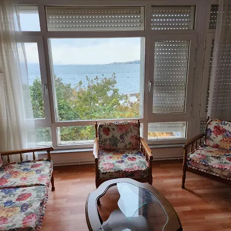 Sea View On The Coast Of Heybeliada 아달라르